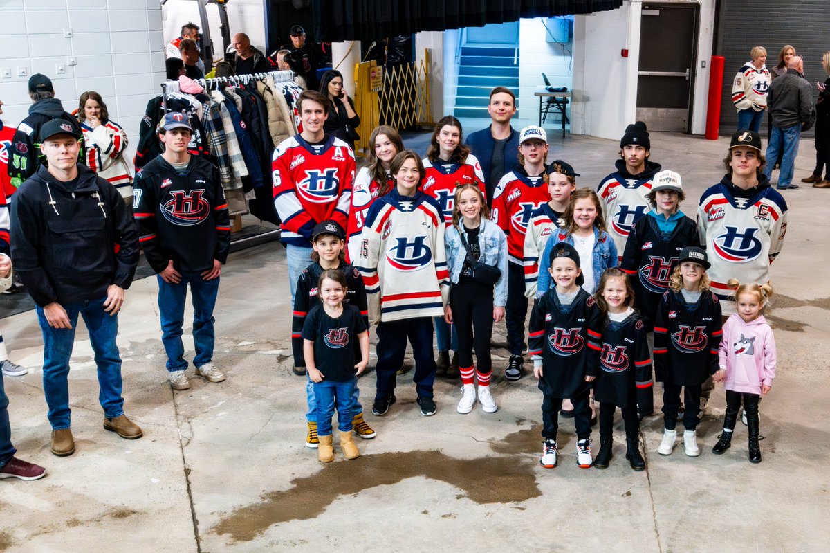 "Home is people. Not a place."

Family Weekend comes to an end - our deepest appreciation to our billet families who open their home to our players. And to our players' families for making the trek to Southern Alberta. ❤️💙

📸 <a href="/perreauxphoto/">Erica Perreaux</a>