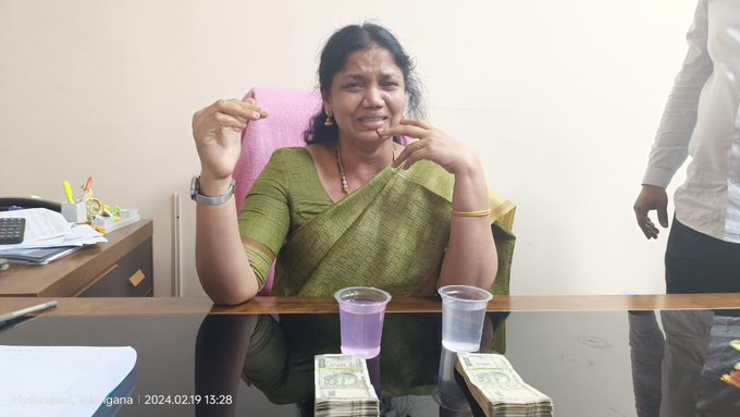 An executive engineer was #caught taking a bribe red-handed at her office. She demanded and accepted the bribe amount of Rs 84,000 from a Contractor.