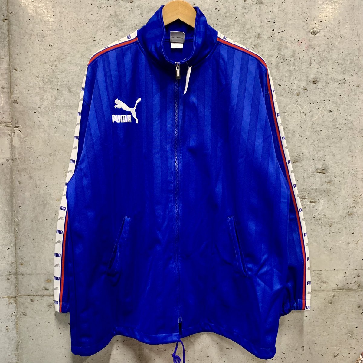 GASLAMPSQUARE_2's tweet image. ⚽️#trackjacket #トラックジャケット #ジャージートップス ⚽️
暖かな日にはトラックジャケットをトップスのメインになんてどうでしょう☝︎
良いカラーデザイン、入荷しております✴︎
. 
#gaslampsquare下北沢店
#ガスランプスクエア下北沢店