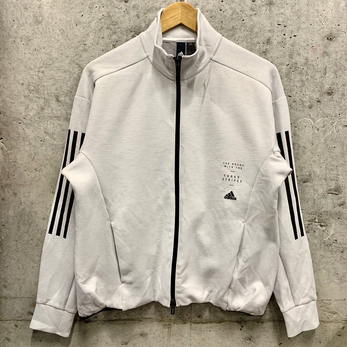 GASLAMPSQUARE_2's tweet image. ⚽️#trackjacket #トラックジャケット #ジャージートップス ⚽️
暖かな日にはトラックジャケットをトップスのメインになんてどうでしょう☝︎
良いカラーデザイン、入荷しております✴︎
. 
#gaslampsquare下北沢店
#ガスランプスクエア下北沢店