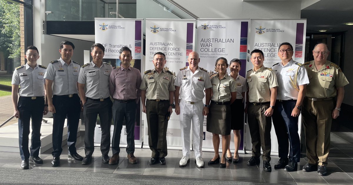 ADC_Australia's tweet image. Great to welcome Commandant Singapore Armed Forces Training Institute - Military Institute, and his delegation to the College. An excellent opportunity to exchange #JPME views, benchmark and for our 🇸🇬 Course Members to engage with Commandant SAFTI | #ForTheFutureWeLearn