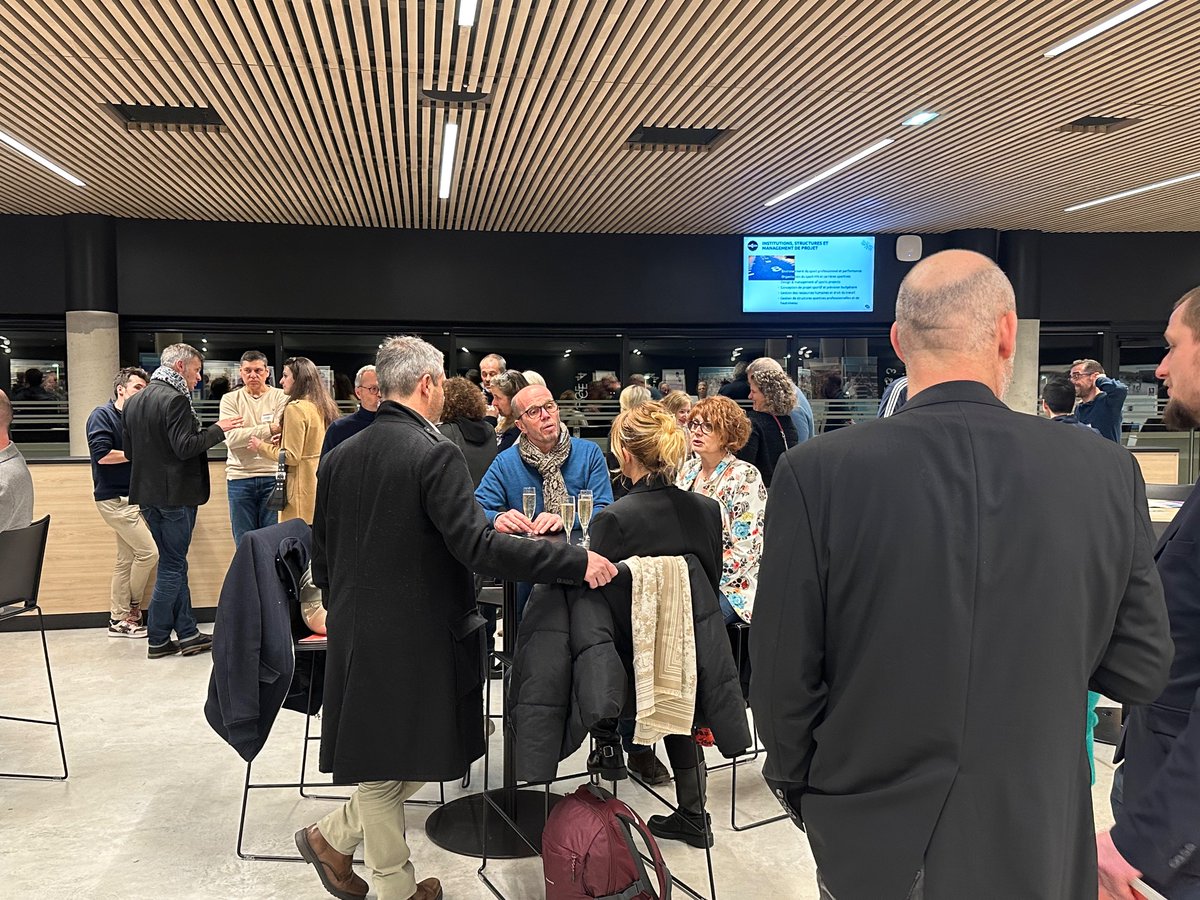 Lamri_ADOUI's tweet photo. Très beau lancement du Master Entraînement et Optimisation de la Performance Sportive #EOPS #UFRSTAPS au palais des sports de @Caenlamer en présence de sportifs de haut niveau @Universite_Caen et de Pascal Mahé, champion du monde @ffhandball, parrain de la 1ere promotion 👏👏 https://t.co/kyg8lo8Uxe