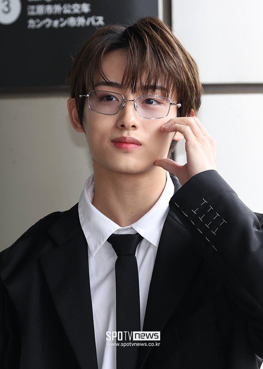 [240220] Imma gonna love <a href="/WayV_official/">WayV</a>'s #WINWIN forever no matter what people say! 🕶💜 #WayV #威神V #윈윈