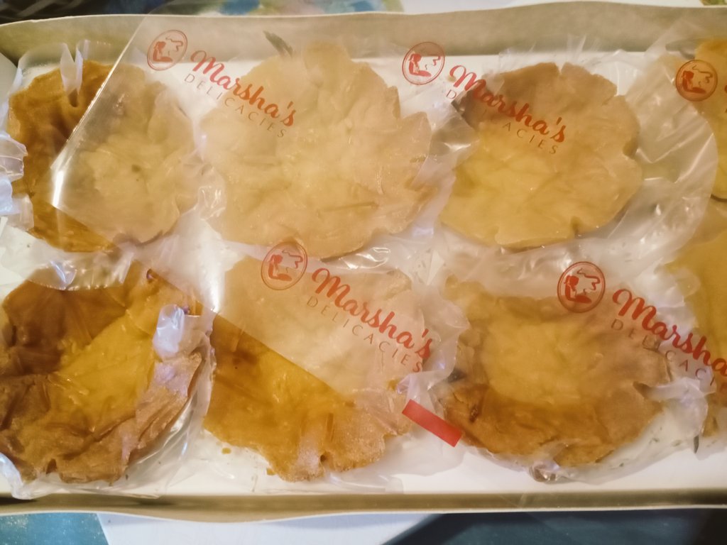 k_aletha's tweet photo. Fresh from Ilocos. Kain po!
#bibingka
#chico #bayabas https://t.co/ep9AyeV1gK