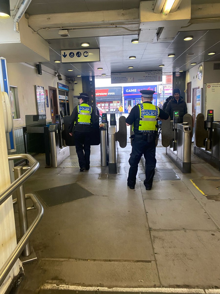 Stratford NPT were back across the district line yesterday listening to any issues you have and dealing with all ASB to ensure you can travel safely on the network. We also came across a male at East Ham station wanted by @MPSNewham for numerous burglaries and drugs offences.
