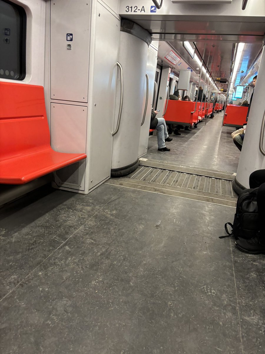 Kiitos mukavasta matkaseurasta #hsl ja tiistaiaamun hymyn tuovasta spiikistä