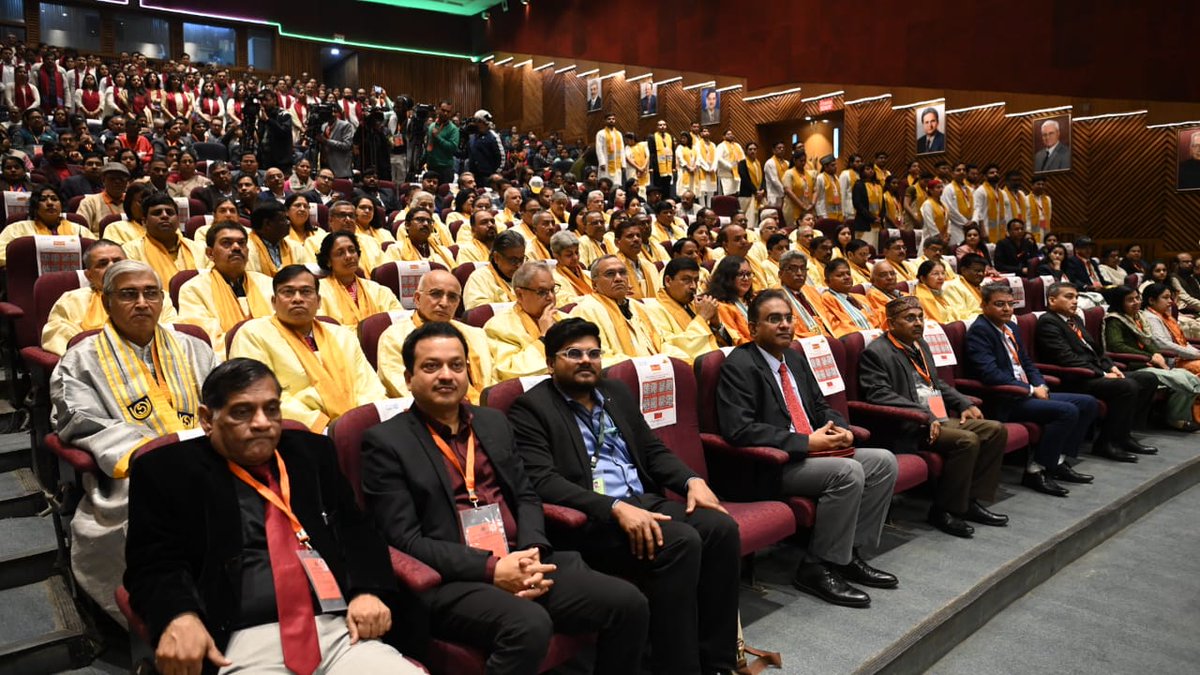 OfficialIGNOU's tweet photo. The Hon'ble Vice President Jagdeep Dhankhar in his address at the #37thConvocationIGNOU said that Bharat is at a cusp, and the IGNOU students receiving degrees should let go of traditional paths, embrace startups, and be fearless in pursuing their dreams. https://t.co/V7mmGspLrQ