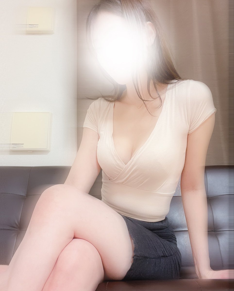 roman_ayano_'s tweet photo. 本日、来てくださったお客様、
足元悪い中ありがとうございました💕

気温の変化や、
体調の変化に気をつけて下さいね😘❤️

差し入れありがとう❣️❣️

お疲れの体には、マッサージも
大切だけど心の癒しはもっと大事かも...😊

また来て下さいね❤️
#倉敷roman
#倉敷メンエス https://t.co/cL7oQ01CcY