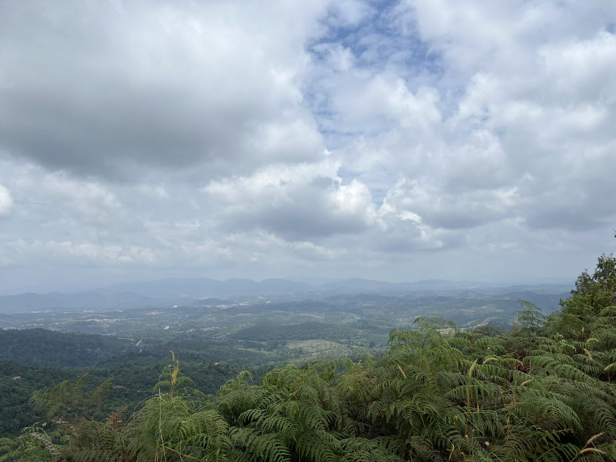 drosliyusof's tweet photo. #ChasingClouds at Bukit Senaling N9. @NorrizanRazali & I were roasted by the mid- Feb heat. Chilled-out later wth some serious kampung food in Johol. https://t.co/JQuJczcvor