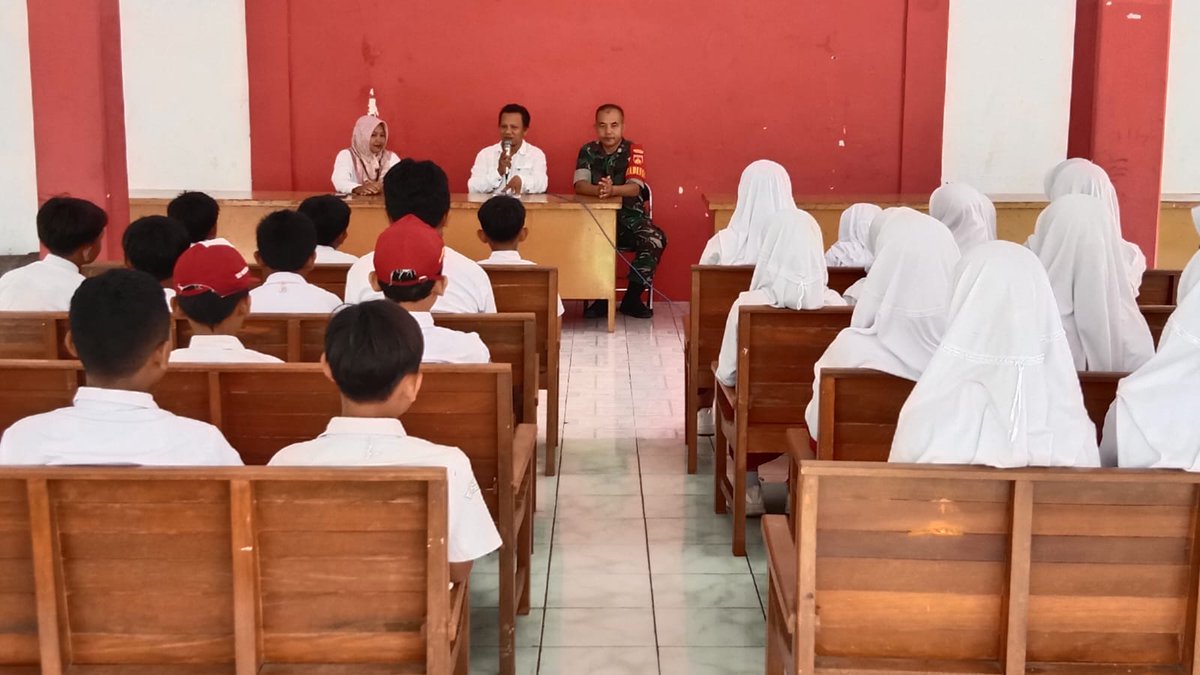 Hari ini pemdes kedatangan siswa kelas VI SDN 02 KALIMAS 
Dalam kegiatan ini kami diminta mengisi materi tentang peran kepemimpinan dan pemerintahan desa 
Semoga bermanfaat 
Salam sedesa 
<a href="/dinpermasdespml/">Dinpermasdes Pml</a> 
<a href="/PemkabPemalang/">PemkabPemalang</a> 
<a href="/Mansur_hidayat_/">Mansur Hidayat</a>