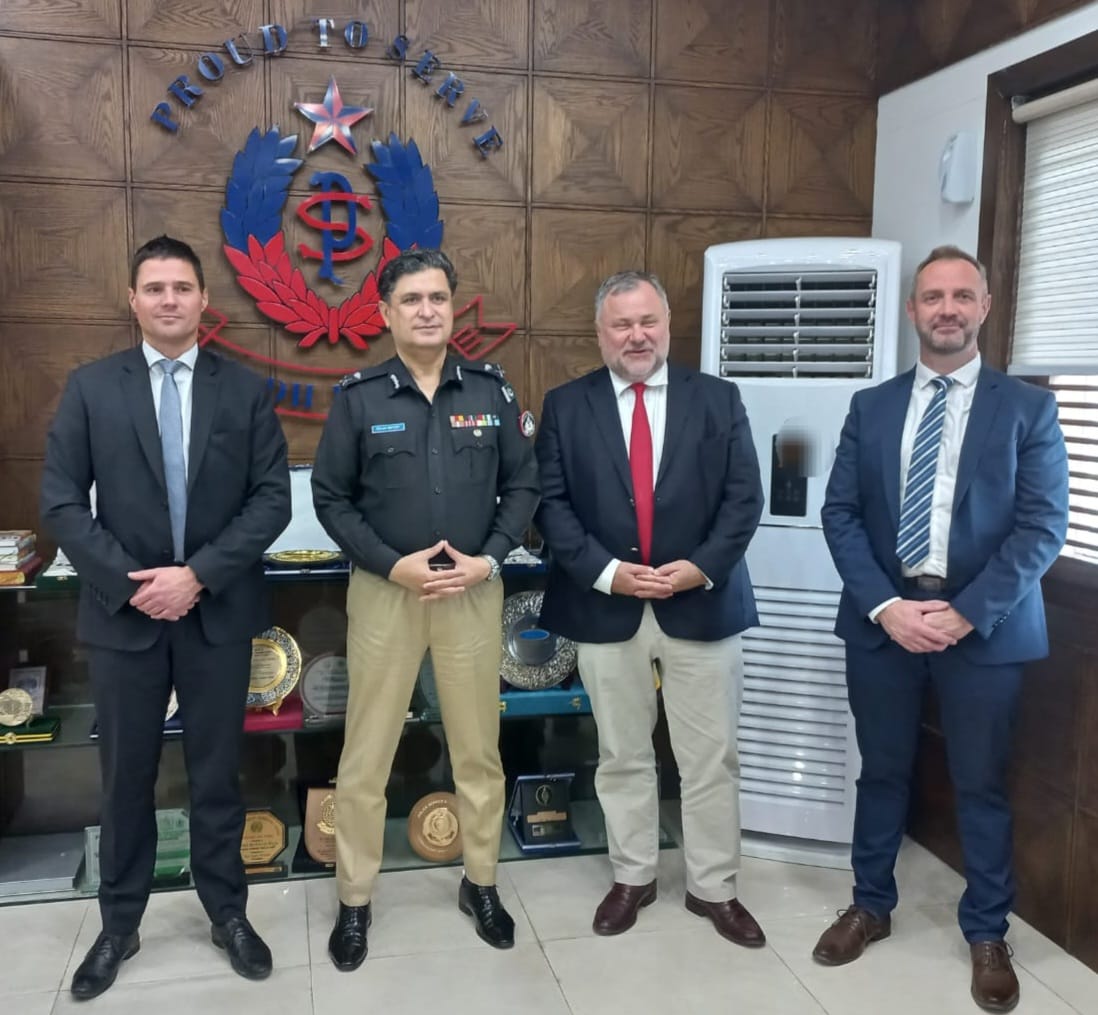 France in Pakistan π«π·πͺπΊ (@franceinpak) on Twitter photo π«π·π΅π° Visit of <a href="/FranceinPak/">France in Pakistan π«π·πͺπΊ</a> homeland security department to the south of the country to continue its cooperation & develop its partnerships. Thanks to <a href="/ConsulatK/">Consulat GΓ©nΓ©ral de France Γ Karachi</a> for their support. Speecial thanks to the Inspector General of Police of #Karachi for the presentation of his services. π«π·π΅π° Visit of <a href="/FranceinPak/">France in Pakistan π«π·πͺπΊ</a> homeland security department to the south of the country to continue its cooperation & develop its partnerships. Thanks to <a href="/ConsulatK/">Consulat GΓ©nΓ©ral de France Γ Karachi</a> for their support. Speecial thanks to the Inspector General of Police of #Karachi for the presentation of his services.