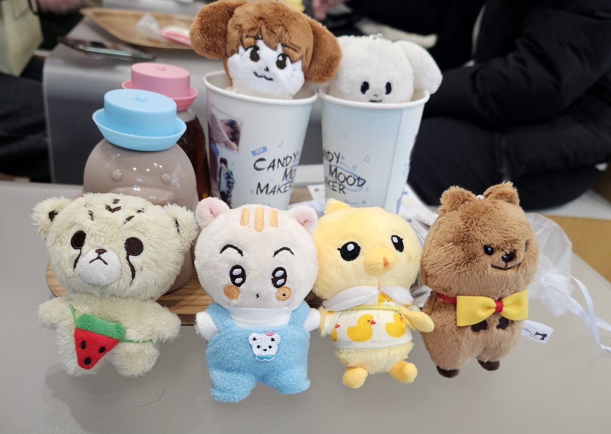 첫 번째로 간 카페
넘 이쁘게 구석구석 잘 꾸며져있었고 특전도 귀여운 걸 잔뜩 받음😁👍🏻
포토부스에서 정우 프레임으로 사진도 이쁘게 찍어서 넘 좋앗긔😍
럭드로 온더락잔 뽑음👏🏻👏🏻
#정우랑_캔디_모으는_날
#The_puppers_name_is_candy