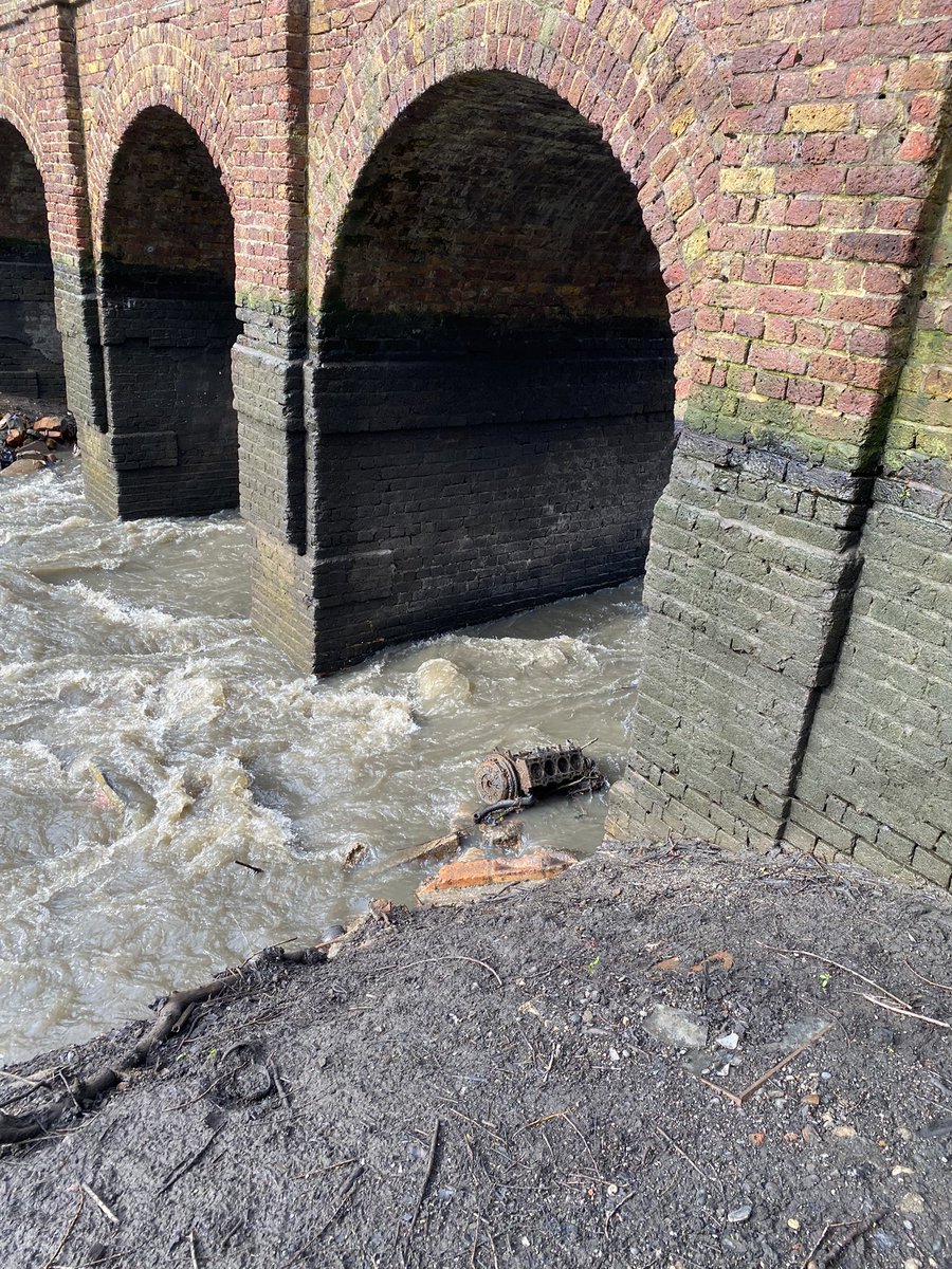 silkstreamers's tweet photo. #CleantheHarp Good to join another cleanup at the drained #BrentReservoir where we continued clearing litter along the ‘revealed’ #SilkStream About 70+ bags, tyres &amp; other items this time. Still a lot to do before the refilling of the reservoir💧
Next #cleanup Saturday 24 Feb🙏 https://t.co/4RhkMhLRcV