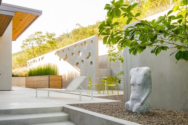 This LEED-H Platinum-certified luxury home in Oregon demonstrates an exceptional commitment to excellence. Designed by Green Hammer architect Jan Fillinger, the Fineline Custom Home was designed and built with unprecedented precision. 
planitree.com/green-hammer-d… 

#greenhammer