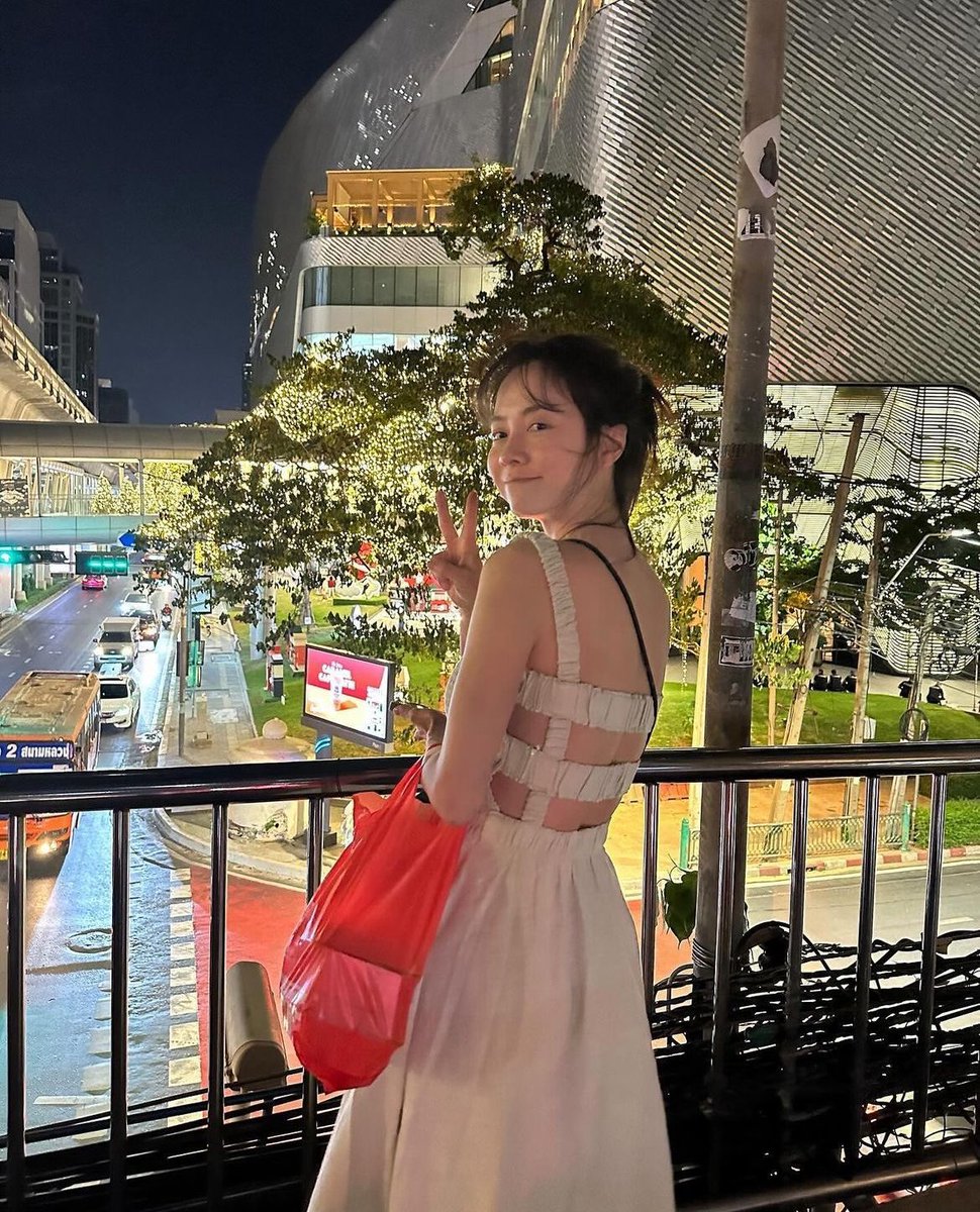 송지효한테서 흘러넘쳐쏟아지는 민효린美에바야
지금 2024년아니고 2006년같름…………………