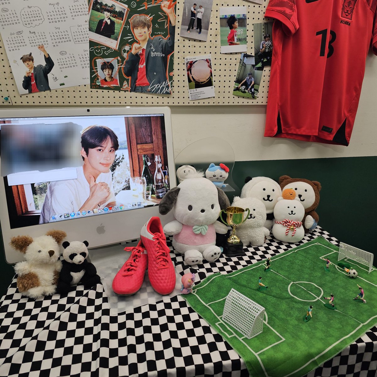 eking_1021's tweet photo. @omok_mkjw 네 번째로 간 카페는 김축구가 컨셉
(유타가 보면 좋아했을 것 같다)
그리고 특전으로 받은 저 김축구 밴드가 너무 귀여움
딸기라떼가 너무 맛잇었다....
#정우의_26번째_골 
#김축구_���구교실_오픈 https://t.co/9C28YbjM4u