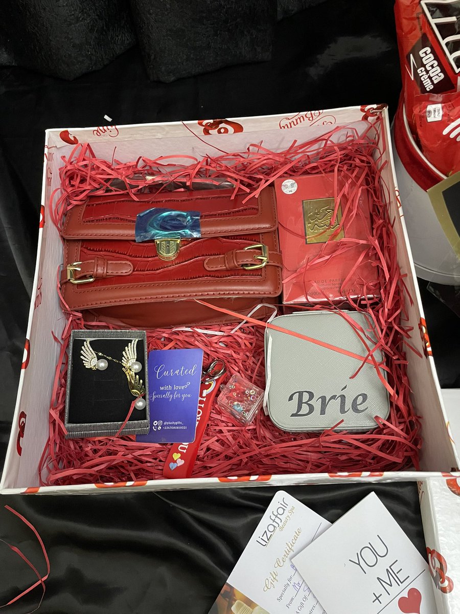 You + Me = ❤️

Content; Jewelry set, Mini handbag, Fresh flower bouquet, Custom jewelry box, Spa reservation, Hot air ballon treat, Perfume, Fancy keyholder, Card

Need gift packages for any occasion? I got you!

Order via WhatsApp link on our bio

#AbujaXCommunity