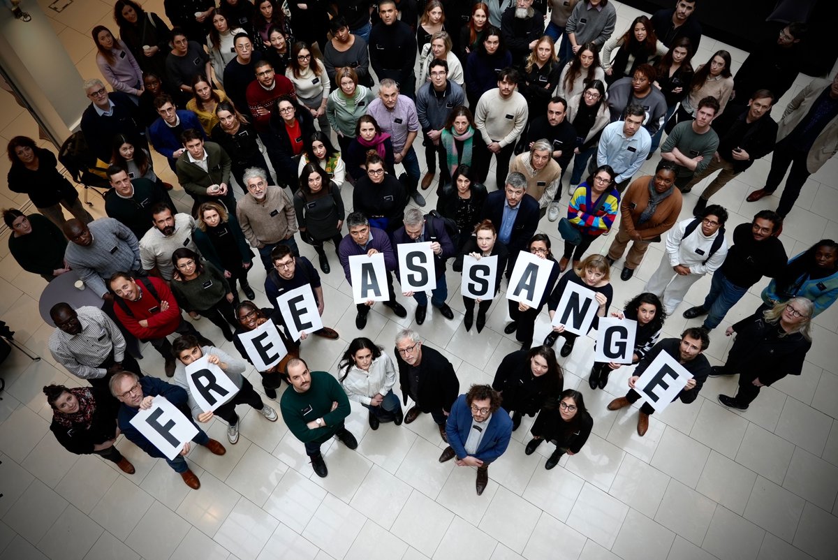 L'équipe de <a href="/RSF_inter/">RSF</a> sera ce matin à la Haute Cour de Londres pour suivre l'audience dans la procédure d'extradition de Julian #Assange. Nous décryptons 10 idées reçues, 10 contre-vérités, sur le fondateur de #Wikileaks.  rsf.org/fr/rsf-dissipe… #PressFreedom