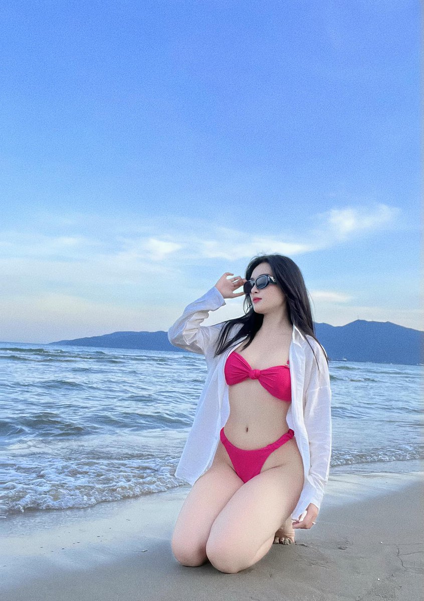 noidypunkyx's tweet photo. Đà nẵng có 33 độ chứ nhiêu :)))) mn đừng để ý tấm cuối ạ https://t.co/NpQh9FJY1c