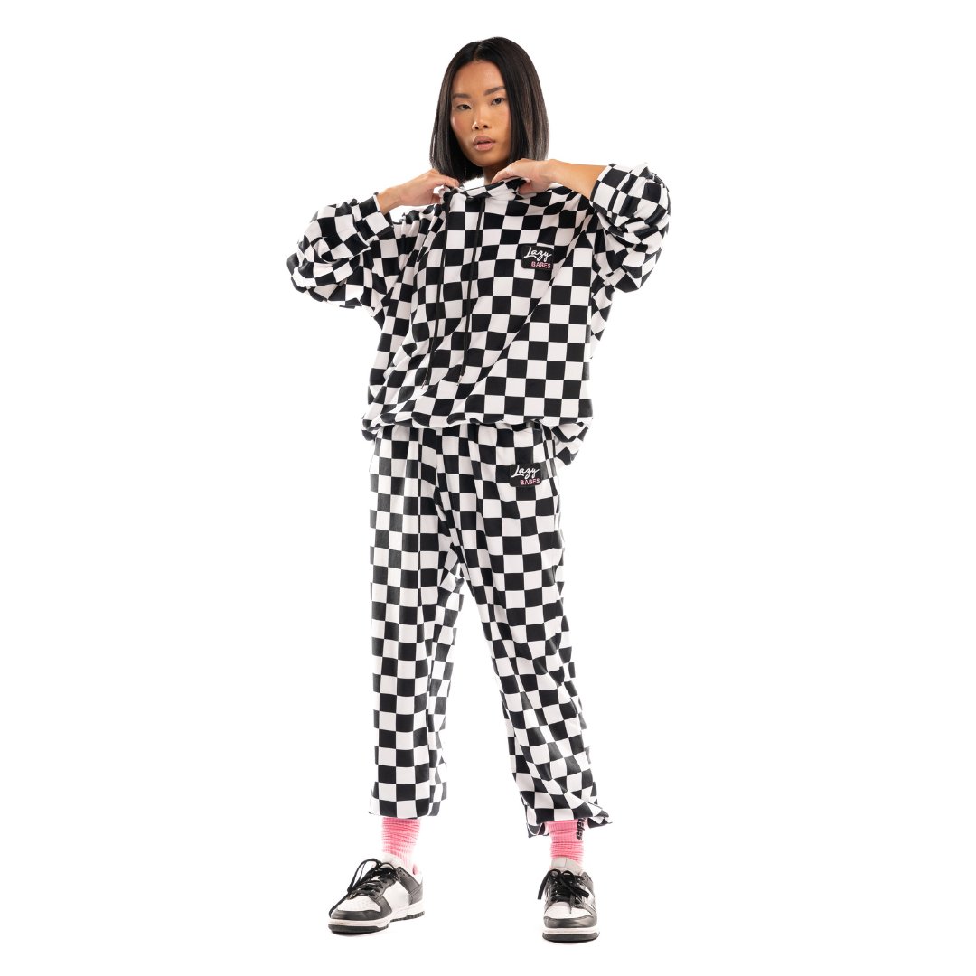 LazyBabes_com's tweet photo. ♟️ Checkmate, style!

Elevate your everyday look with our Checkbabe set that's both stylish and comfortable. 🖤🤍

New collection is OUT! Link in bio 🔗

#lazybabes #womenstracksuit #velourset #loungewear #sportswear #chess https://t.co/DUWUslQyEv