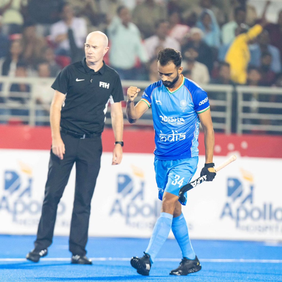 Capturing Every Heart-Stopping Moment in Rourkela! 📸

Swipe ➡️ through the photo album of yesterday's electrifying match against Spain.
1/2

#HockeyIndia #IndiaKaGame #FIHProLeague24 #IndianWomensTeam