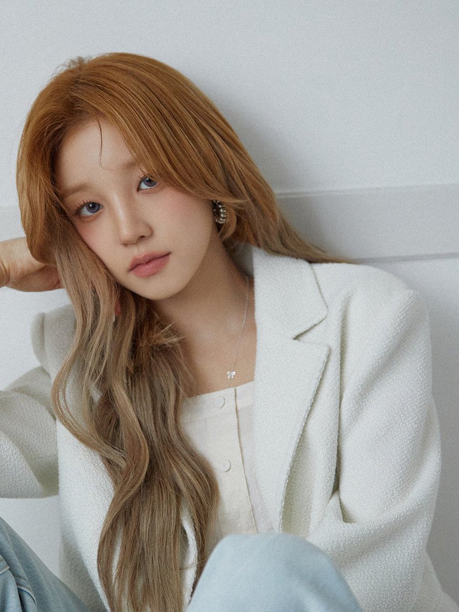 idlesapphic's tweet photo. SONG YUQI https://t.co/7pNkKprScE