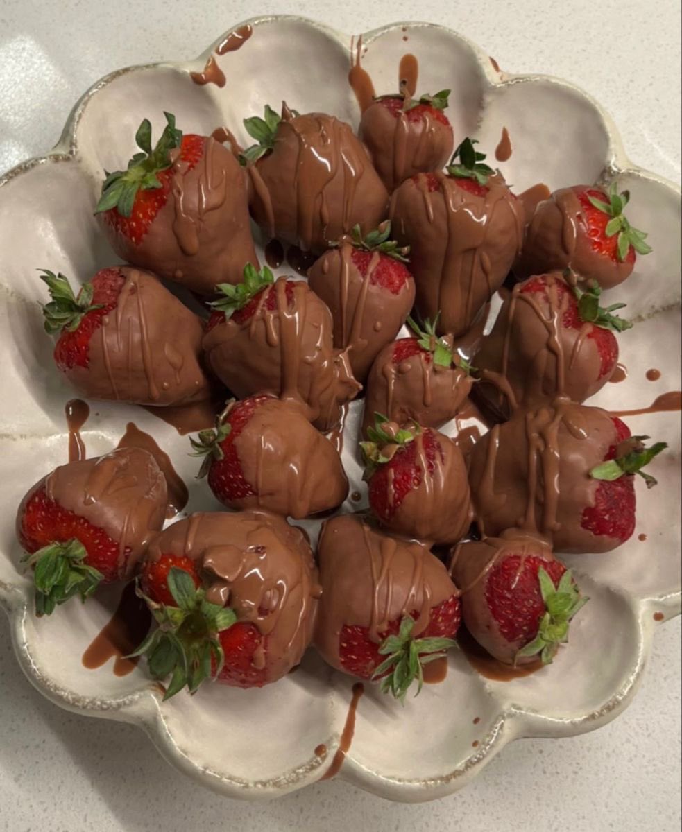 chocolate covered strawberries 🍓