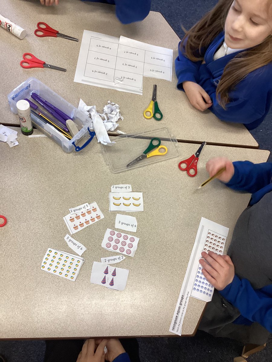 KensingPrimary's tweet image. Today in maths we were finding different equal groups. #2H #kensingtonmaths