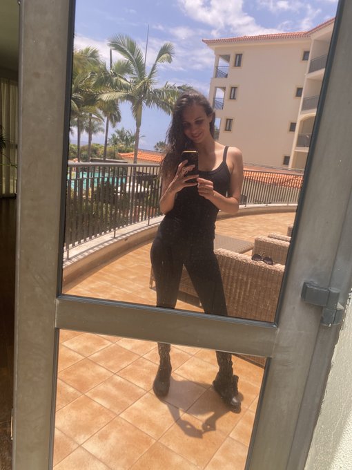 Go back home today ✈️ I'm soon online for you ➡️https://t.co/jM7ShDRye6 ❤️ https://t.co/bcsMTdojvT