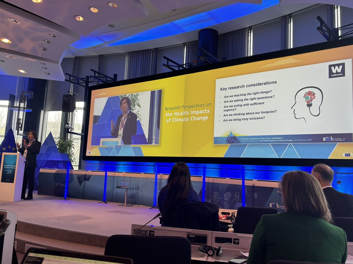 “I believe that health #research can support better, stronger and fairer climate policy” 🔬🗺️

Inspiring words from <a href="/AlanDangour/">Alan Dangour</a> to kick-start Plenary 4 at the #EUClimateAndHealth conference 🩺

🎥Follow live! europa.eu/!XNJy4k