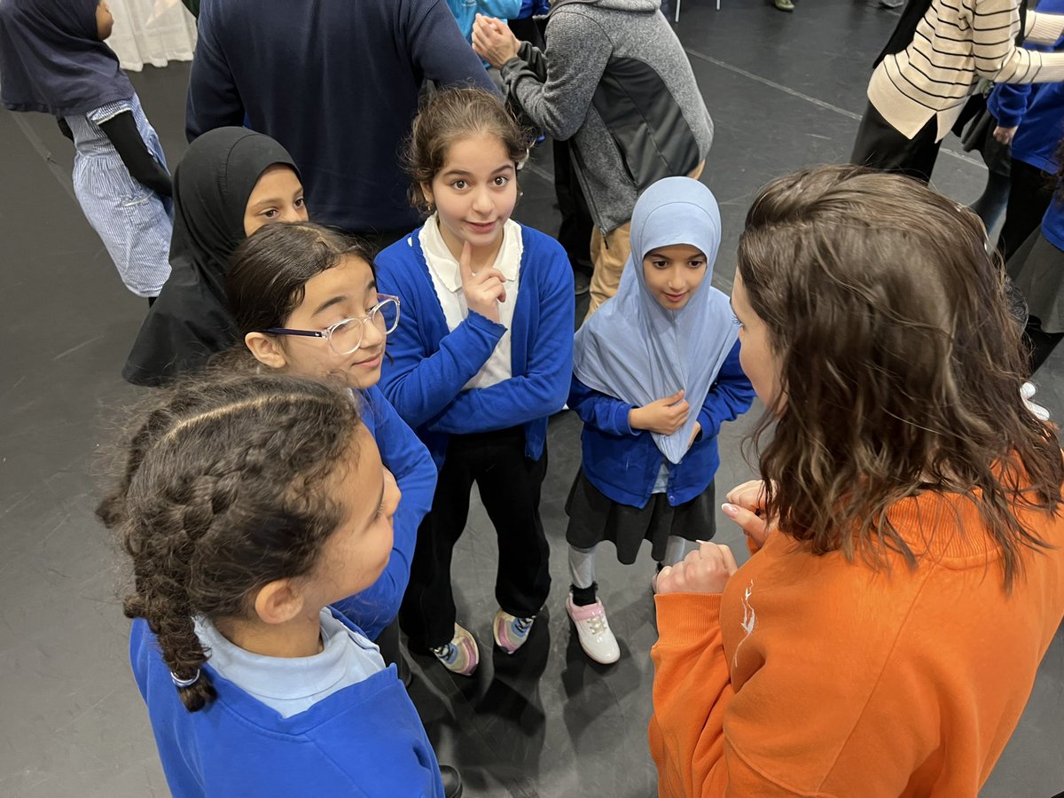 Curriculum Team | Tรฎm Cwricwlwm (@cdfcuric) on Twitter photo Bore gwych o Y&D gyda dysgwyr o @SMTVCaerdydd bore ma. Mae eu lleisiau ifanc yn llywio a siapio cynhyrchiad GO IAWN ar gyfer <a href="/takingflightco/">Taking Flight</a> wrth i awduron <a href="/mattbrownauthor/">Matt Brown</a> ac <a href="/Eloisejwilliams/">Eloise Williams</a> addasu #TheMab ar gyfer y llwyfan. Cyfle dysgu anhygoel!!! Bore gwych o Y&D gyda dysgwyr o @SMTVCaerdydd bore ma. Mae eu lleisiau ifanc yn llywio a siapio cynhyrchiad GO IAWN ar gyfer <a href="/takingflightco/">Taking Flight</a> wrth i awduron <a href="/mattbrownauthor/">Matt Brown</a> ac <a href="/Eloisejwilliams/">Eloise Williams</a> addasu #TheMab ar gyfer y llwyfan. Cyfle dysgu anhygoel!!!