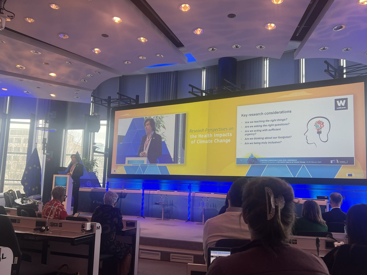 “Are we teaching the right things? Are we asking the right questions? Public health can’t exist without climate change. We need to teach the next generation the right thing.” 

Powerful questions by <a href="/AlanDangour/">Alan Dangour</a> at the #EUClimateAndHealth conference. 
<a href="/wellcometrust/">Wellcome</a>