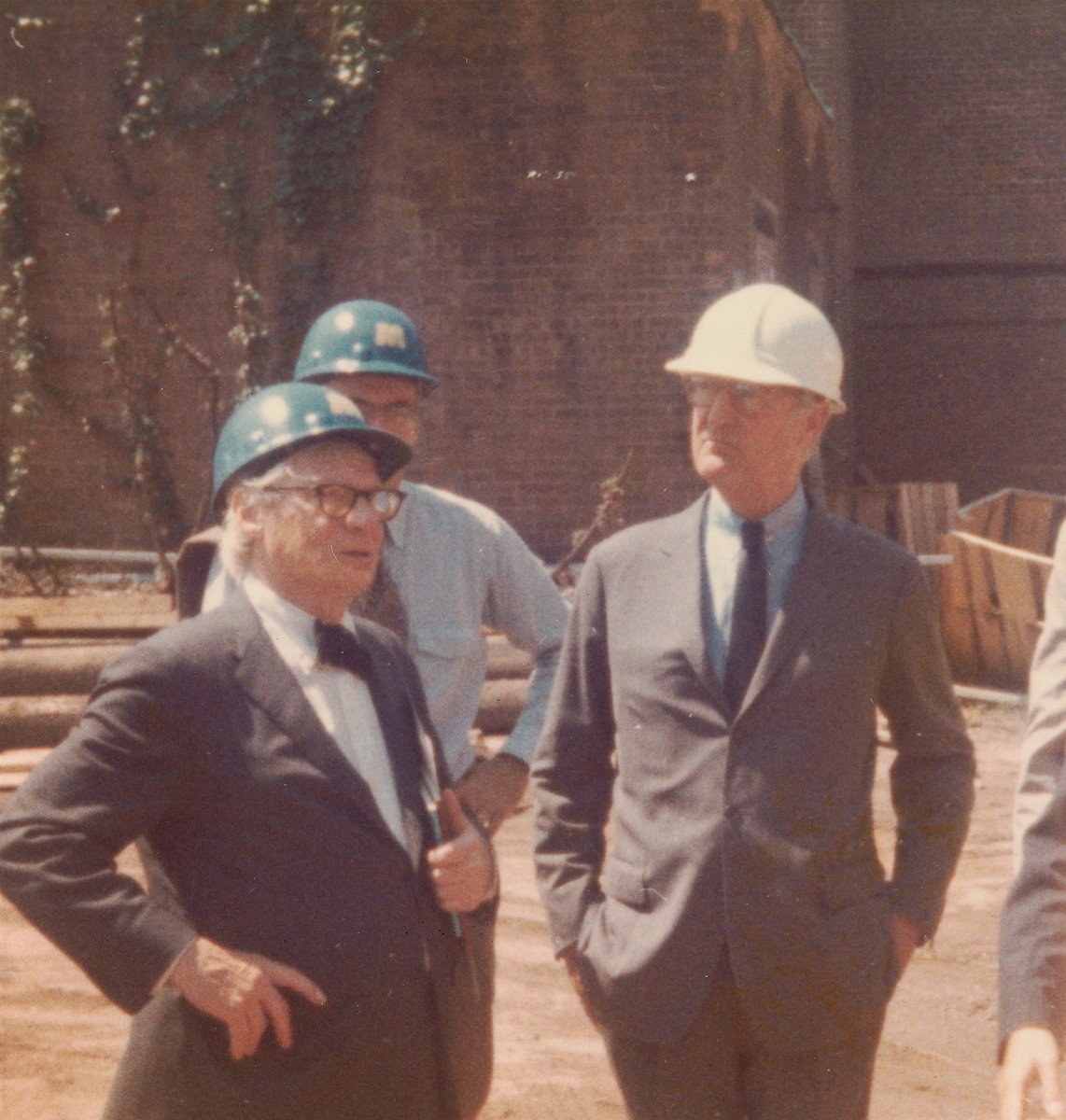 One of the most important and influential architects of the twentieth century, #LouisIKahn (1901–1974) was born #onthisday. 📸 : Louis I. Kahn (left) and #PaulMellon (right) during construction of the Yale Center for British Art, Institutional Archives, #YaleCenterforBritishArt
