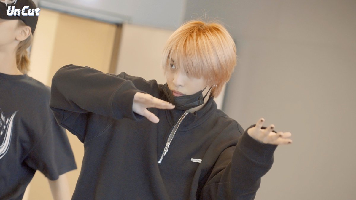 WayV_official's tweet photo. [Un Cut] Take #8 | 'On My Youth (遗憾效应)' Dance Practice Behind the Scenes

https://t.co/V4fNO2SPGO

#WayV #威神V
#OnMyYouth #遗憾效应
#WayV_OnMyYouth
#WayV_OnMyYouth_遗憾效应
#UnCut #DancePractice #Behind https://t.co/y85xtnFezR