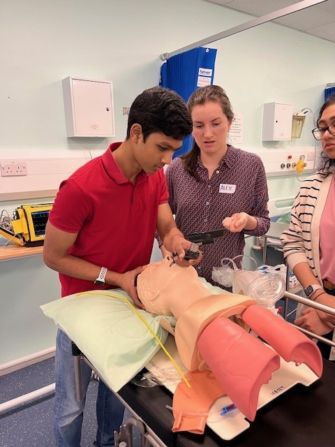 great engagement from @UCLanMedicine Students at their EMPulse conference this weekend , big thanks to @UCLanAlumni Chris Hughes from @AmbuEurope for FO/ATI kit and expertise first outing for @GlideScopeVL too @ELHT_DERI @drbhulla999