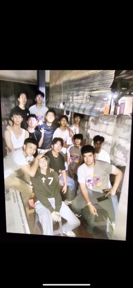 _bobobaebae's tweet photo. Kalian sekolah mahal-mahal buat ngebully anak orang.

Kami ngidol mahal-mahal buat senbatsuin anak orang.

Kita gak sama. https://t.co/jQhMEBxtqv