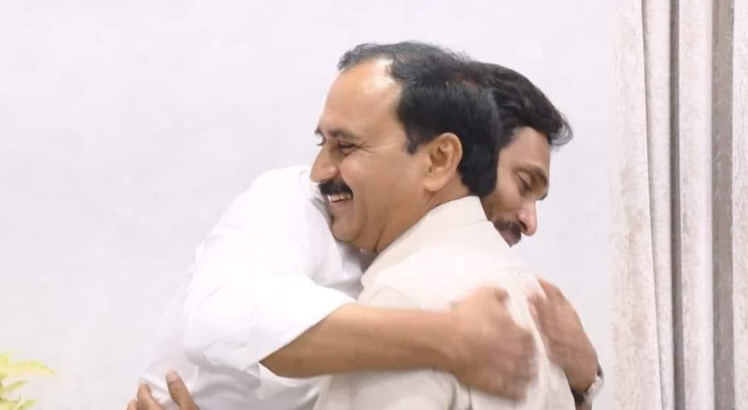 RK1247_official's tweet photo. అన్నదమ్ముల కలయిక .... https://t.co/o9gSD4pAky
