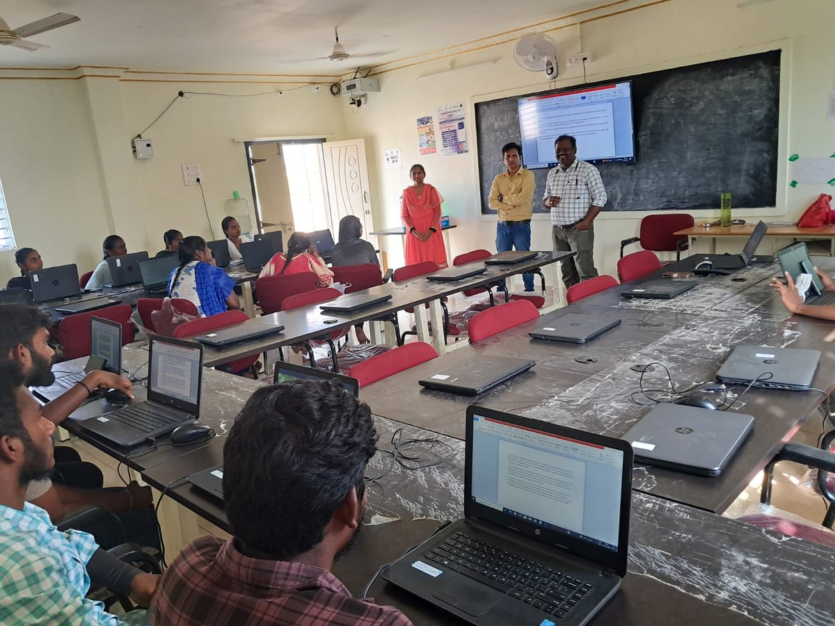 AP_Skill's tweet photo. District Special Officer Mr #RajendraPrasad has visited and Inspected ESC Centres and #SkillHubs at #PalnaduDistrict https://t.co/yUr4uaKOXD