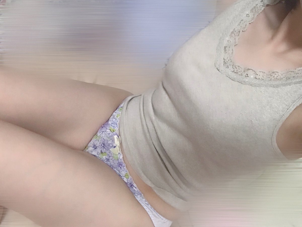 起きてる人いるかな？
お話しよ？
ムラム ラして眠れない😅

お話できる人リプして💕