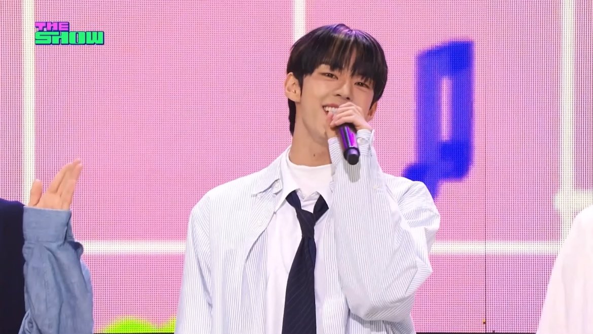 vercoupszone's tweet photo. tws first ever encore for plot twist and they sound exactly like their cds! congratulations on your 2nd win 🩵 @TWS_PLEDIS
#TWS2ndWin #PlotTwist2ndWin https://t.co/LQY5eOVlCD