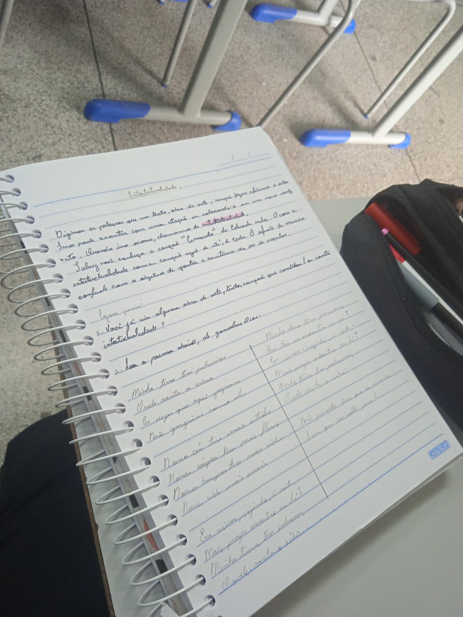 studyestriz's tweet image. por aqui continua assim, pensando em seriamente te outro caderno para refazer as anotações.