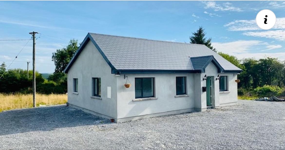 🚨🚨 SALE AGREED 🚨🚨
We have just #Agreed the sale of this lovely bungalow outside of #ballydesmond Village. If you have a property you wish to #sell, please call David on
☎️ 087-7958386 or 
📨 info@dodriscoll.com
#sellersagent #saleagreed #kerry #bungalow #countryliving