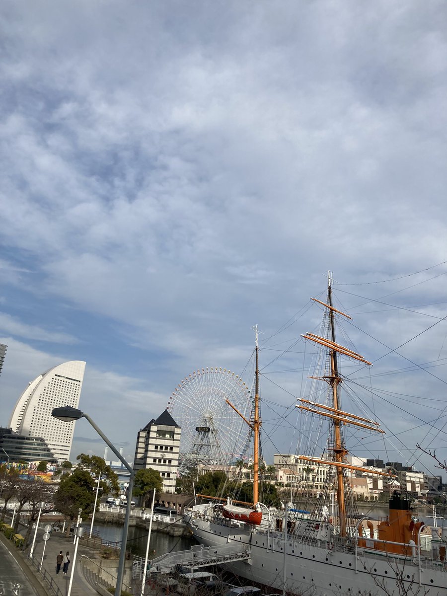 maya_szk's tweet photo. 桜木町まで映画を観に行ってきました🎬
北崎社長のスーツ姿が素敵だし、生身で戦ってるシーン良過ぎ…
#パラリゲ https://t.co/EqEVN9ThOj