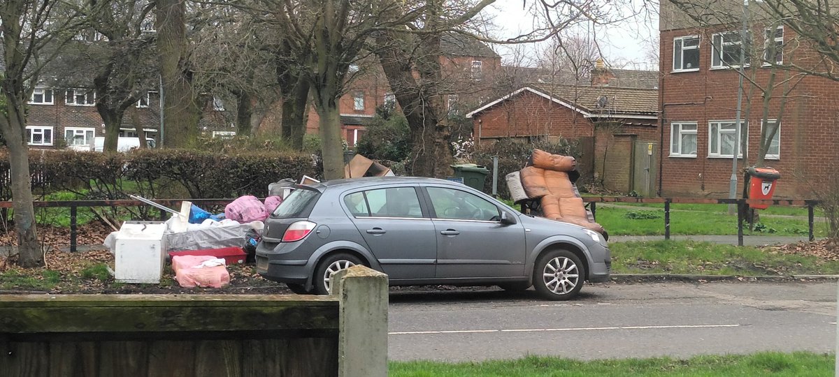 Ever since @Essex_CC introduced these 'new' multi-bin policies, it has increased the rubbish on the streets triple or more & it now takes 3 days for the refuse collectors to do their jobs when it used to take a day. (Pic: as you can see, the 9 day old pile is bigger than the car)