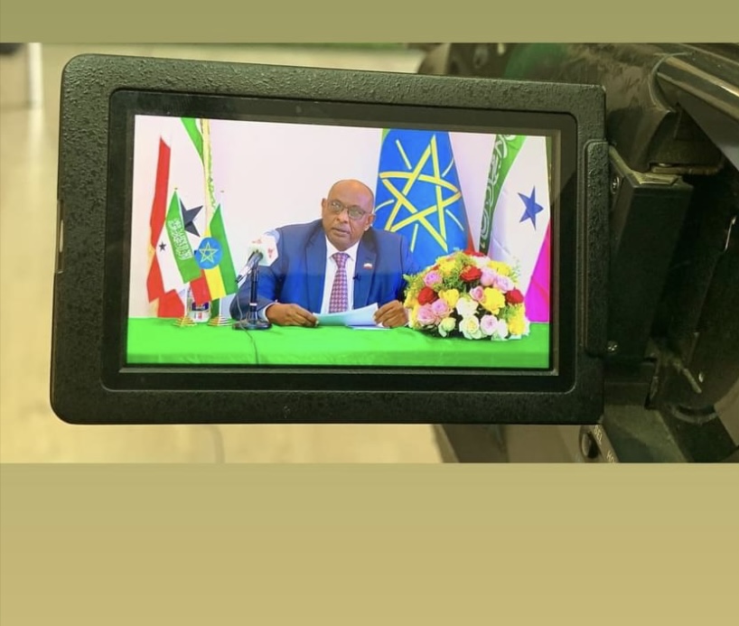 Foreign minister of the Republic of Somaliland H.E @DrEssaKayd is now briefing the media in Addis Ababa about the Somaliland gains in the #AUsummit, the MoU and the solid bilateral relations between the Republic of #Somaliland and Federal Democractic Republic of #Ethiopia,