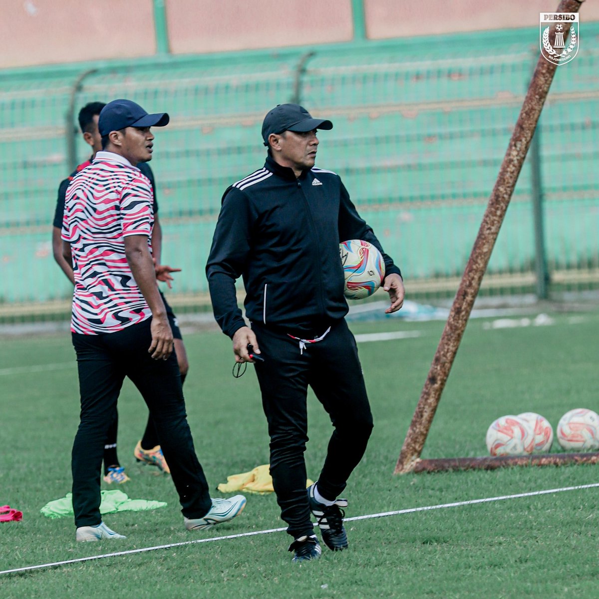 𝗗𝗮𝗶𝗹𝘆 𝘁𝗿𝗮𝗶𝗻𝗶𝗻𝗴.

Latihan perdana langsung dibawah arahan coach Putu Gede sore ini di stadion Letjen H. Soedirman.
Selamat datang kembali dirumah yang pernah kau tempati, coach.

🟠🟠

#Persibo #PersiboBojonegoro #COAD 
#LaskarAnglingDharma #Sadabe