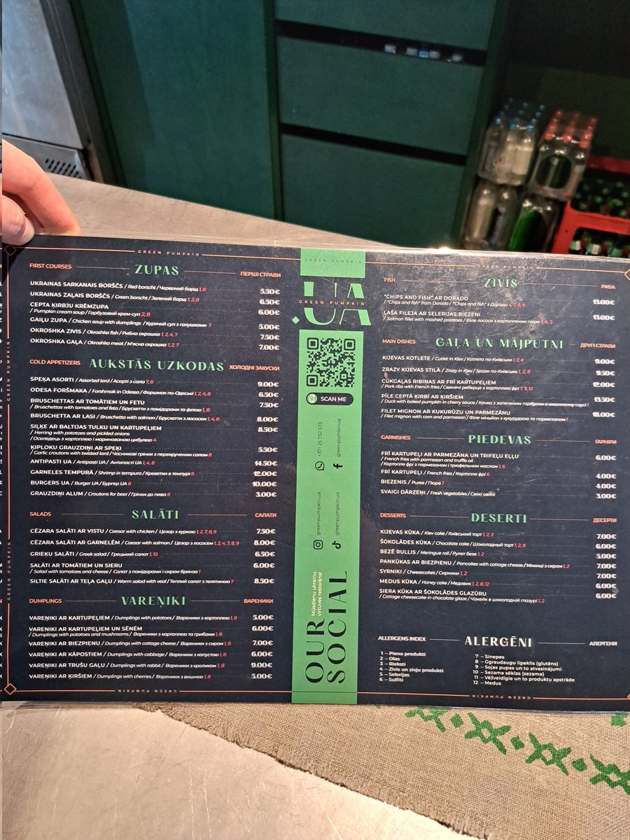 Klausījos rīta programmu pa LR1 un tur stāstīja par Ukrainas dāmu izveidoto restorānu Green Pumkin, izstāstīja kā veicās,mazliet skumdināja, ka viņas teica, ka pietrūkst reklāma, ka varētu būt vairāk viesu. Tad es aizbraucu un iesaku! Pētersalas iela 1b.Lai labi sokas un veicas.