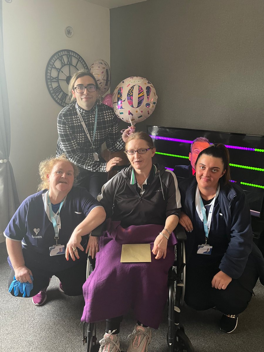 🎉🎂 Happy 40th Birthday to our wonderful service user,  Kerry! 🎈🎊 Sharon, Nadia, and coordinator Kyle joined in the celebrations to make it extra special. Here's to many more joyful years ahead! 🥳 #BirthdayCelebration #EsteemCare #Stranraer #HomeCare #VisitingCare 🎉