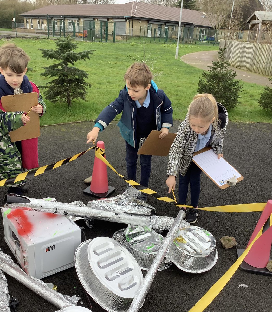 GabalfaPrimary's tweet photo. Dosbarth Helyg are investigating something strange that has crash landed on the school field. They interviewed Mr King, the caretaker, to find out what he saw. #moonzoom #engage @CSCJES @CSC_FoundLearn @WG_Education https://t.co/38dhqyuVWz