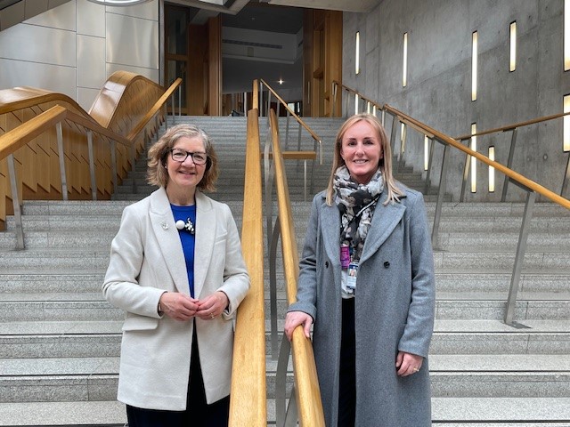 The Convener @Audrey4ASNK was pleased to meet with T/Det. Super Arlene Wilson of @BTPScotland Harm Reduction Team today to hear about the work they do to help individuals in distress and keep people safe on Scotland’s rail network.